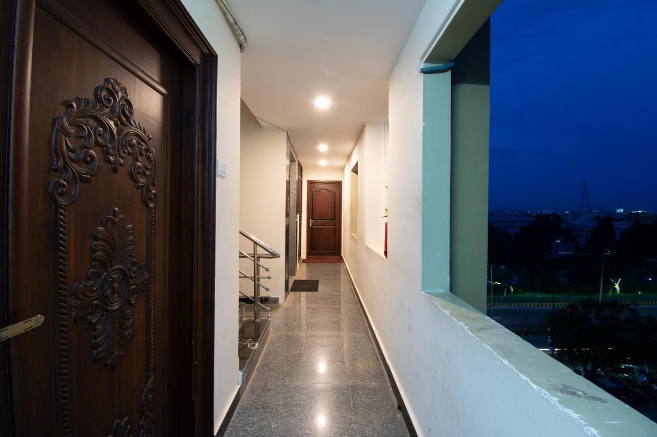 Oyo 46991 Sk7 Service Apartments Vijayawada Exterior photo