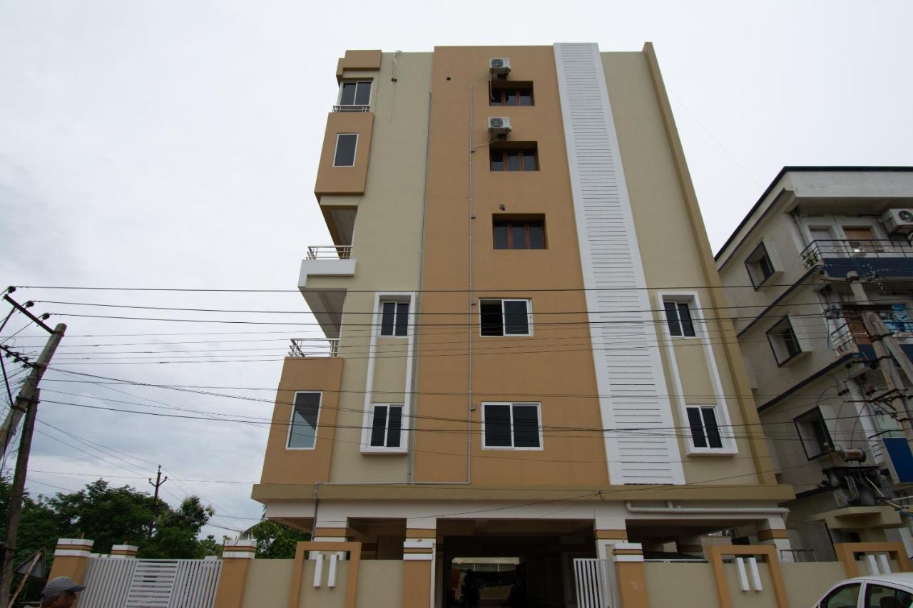 Oyo 46991 Sk7 Service Apartments Vijayawada Exterior photo